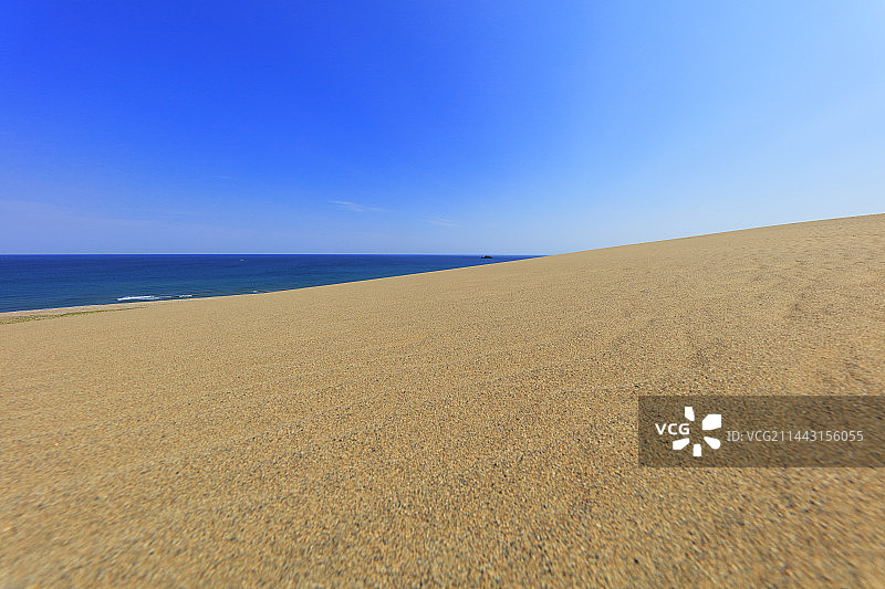 沙丘与大海图片素材