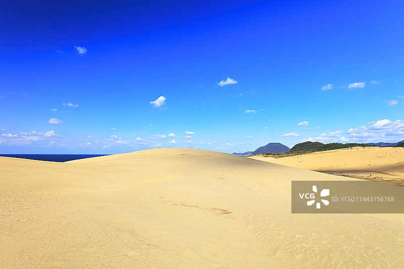 鸟取沙丘和蓝天，日本鸟取县图片素材