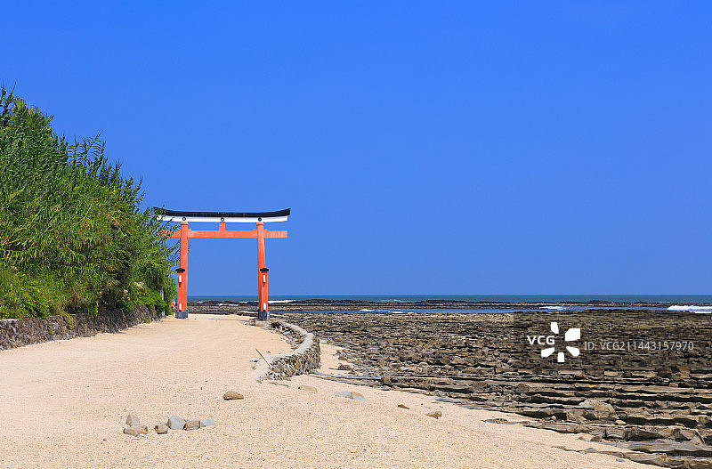 日本宫崎县宫崎市青岛神社和鬼之洗衣板的鸟居图片素材