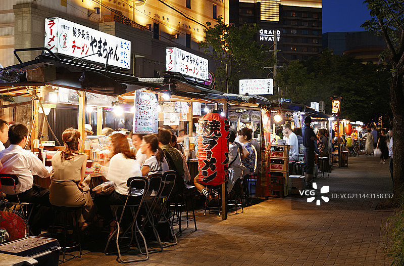 日本福冈县博多区的美食摊位图片素材
