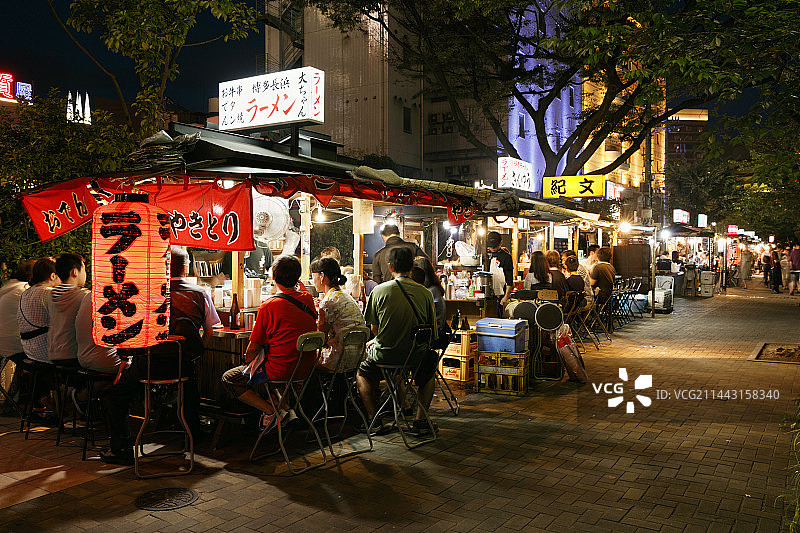 日本福冈县博多区的美食摊位图片素材