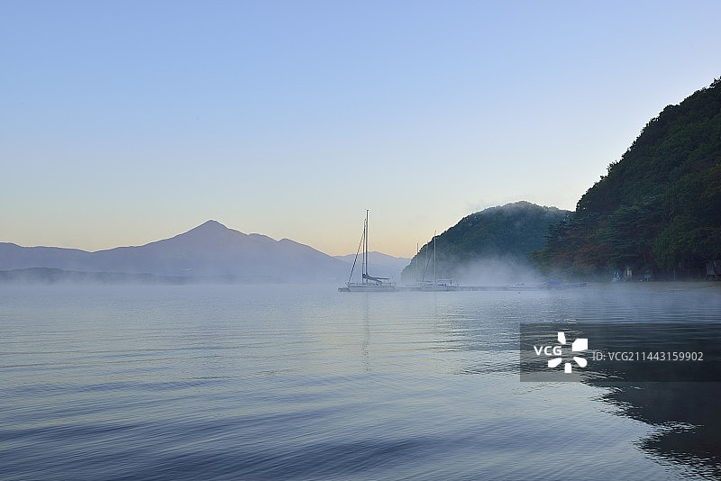 日本福岛县会津若松市猪苗代湖晨景图片素材