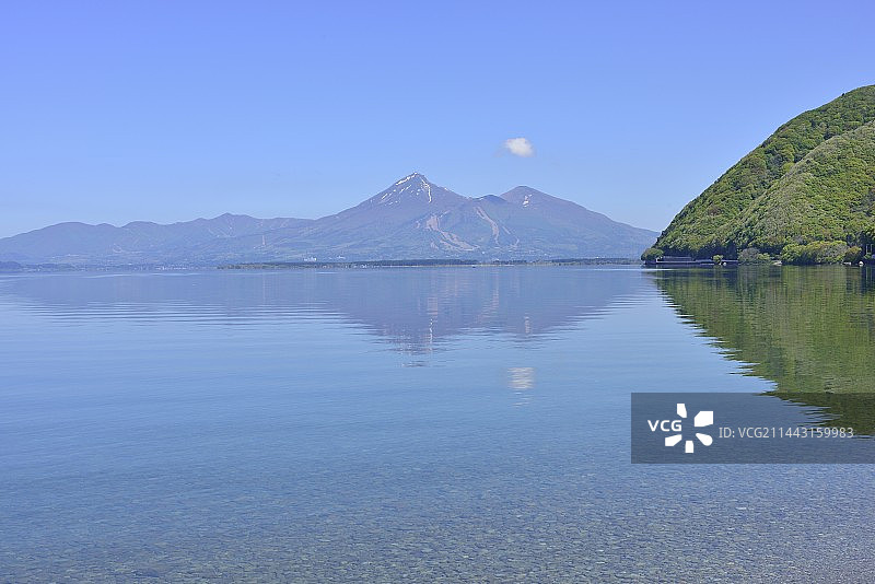 日本福岛县郡山市猪苗代湖和磐梯山图片素材