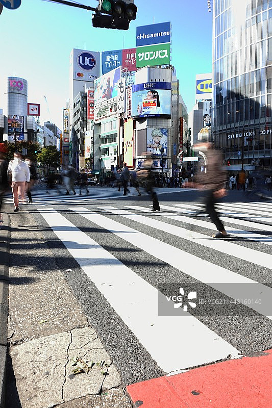 日本东京涩谷十字路口的行人图片素材