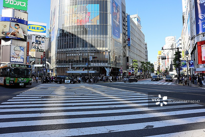 日本东京涩谷十字路口的行人图片素材