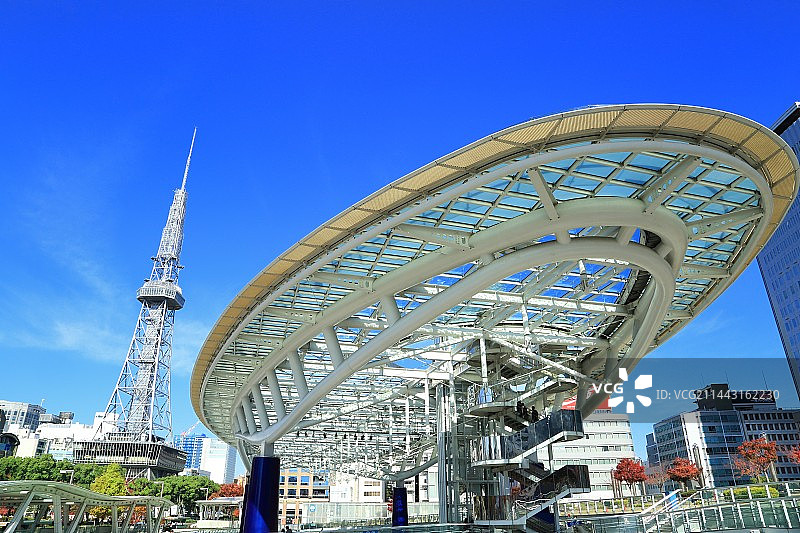 日本名古屋绿洲21和名古屋电视塔，爱知县名古屋市图片素材