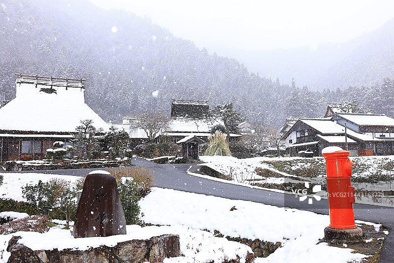 日本京都府南丹市茅草屋深山村图片素材