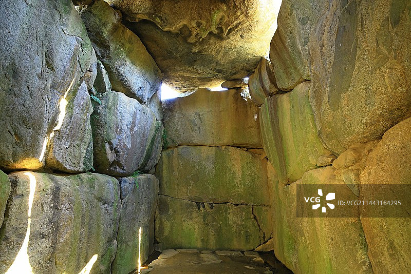 日本奈良县石舞台古坟墓室内部图片素材