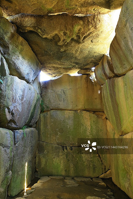 日本奈良县石舞台古坟墓室内部图片素材