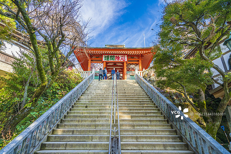秋色中的高尾药王院，东京八王子高尾町图片素材