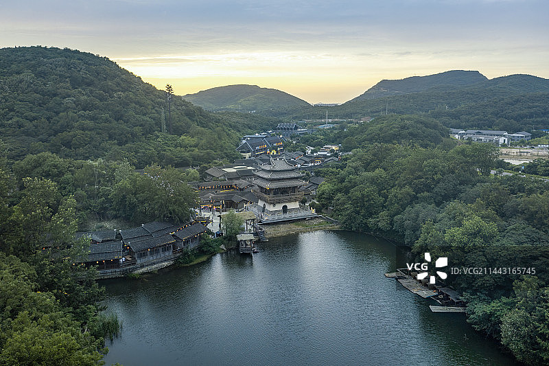 航拍视角下的--江苏镇江句容千华古村图片素材