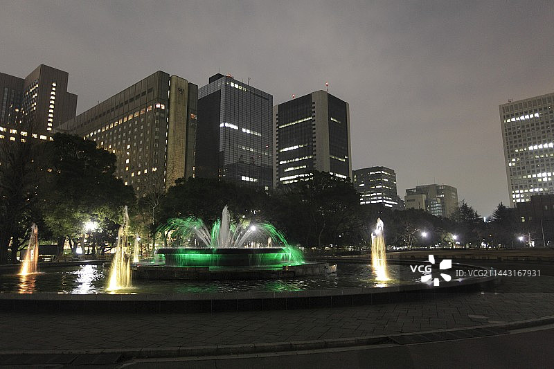 夜晚的日本东京日比谷公园图片素材
