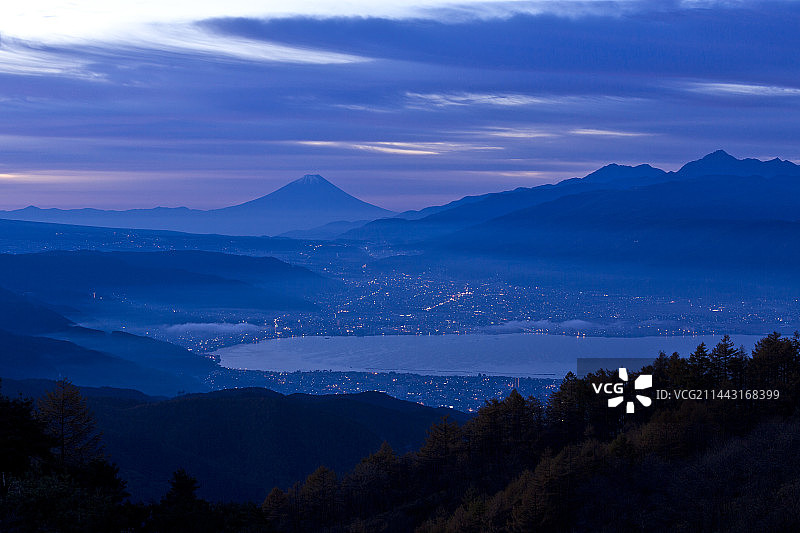 日本诹访湖和富士山，冈谷市，长野县图片素材