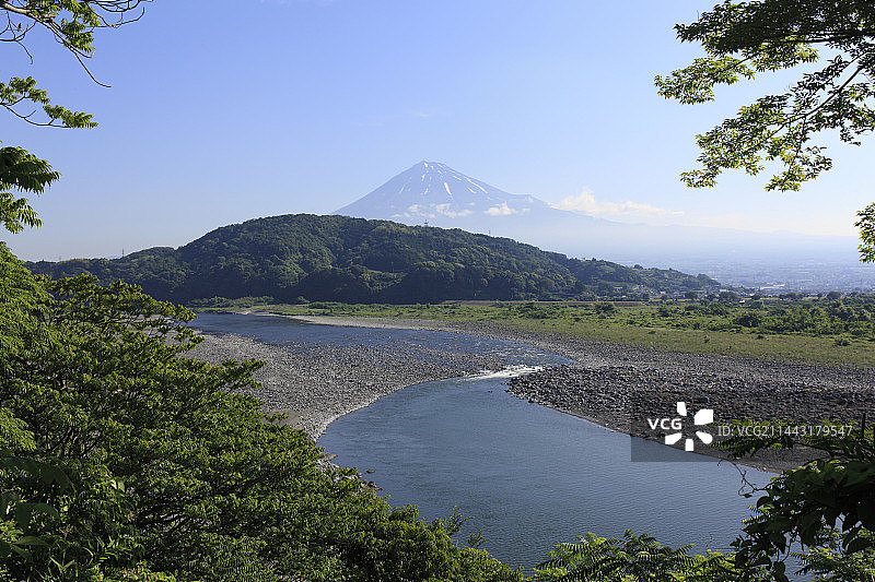 日本静冈县富士川与富士山图片素材