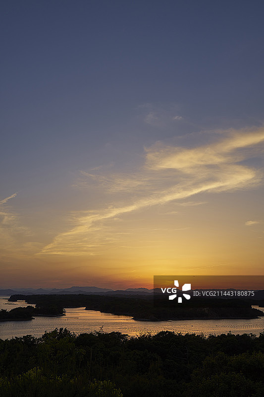 日本三重县志摩市阿戈湾的傍晚景色图片素材