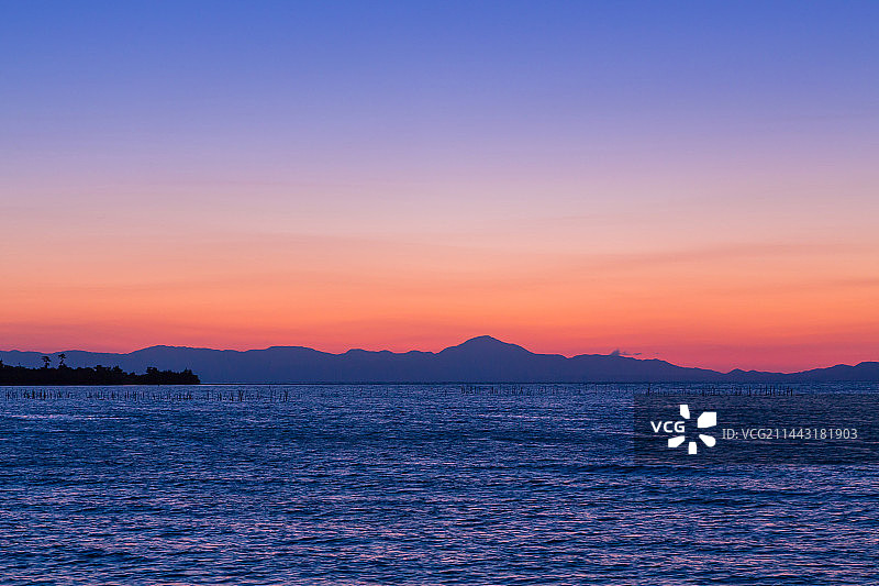 日本琵琶湖黎明时分，滋贺县大津市图片素材