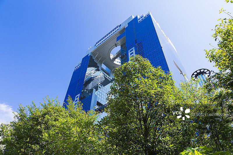 日本大阪府大阪市北区的梅田蓝天大厦图片素材