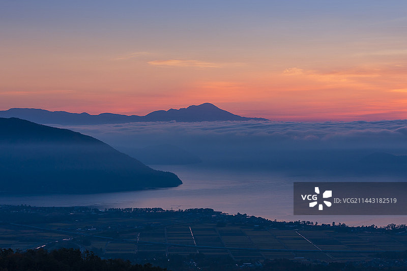 日本滋贺县高岛市 Kohoku 的黎明图片素材