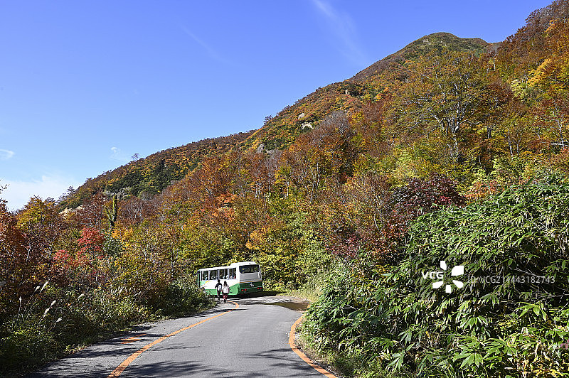 日本山形县鹤冈市汤殿山秋景图片素材