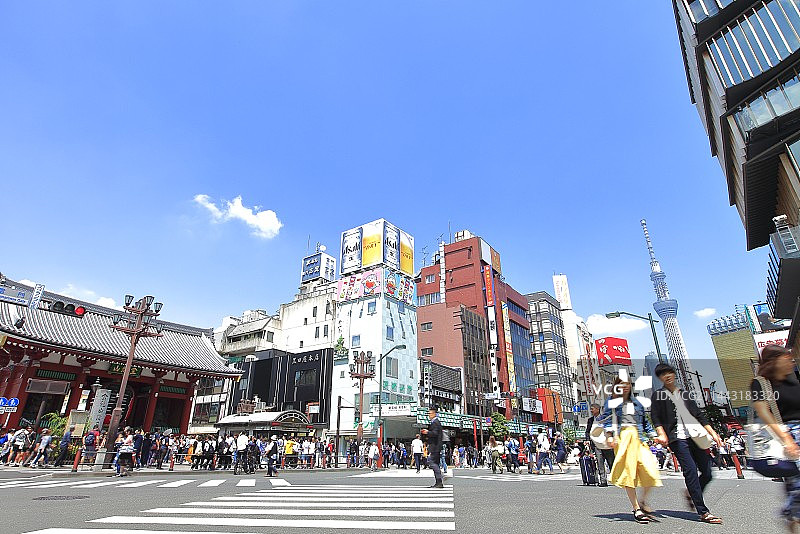 日本东京浅草寺雷门前的十字路口图片素材