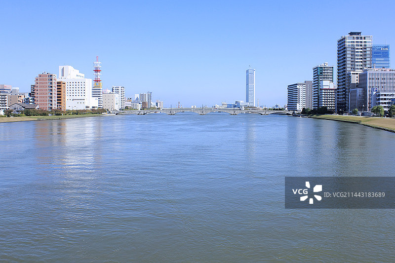 日本新泻县信浓川和万代桥图片素材