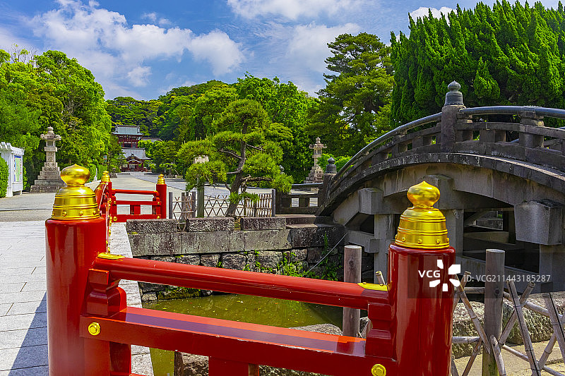 日本神奈川县镰仓市鹤冈八幡宫和太鼓桥图片素材