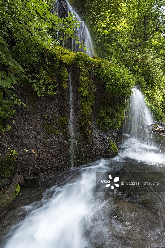 日本山梨县吐龙瀑布图片素材