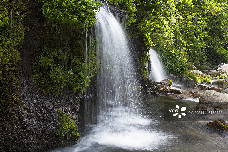 日本山梨县吐龙瀑布图片素材