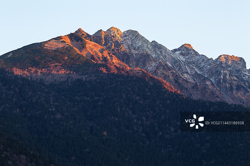 日本长野县穗高岳的黎明景色图片素材