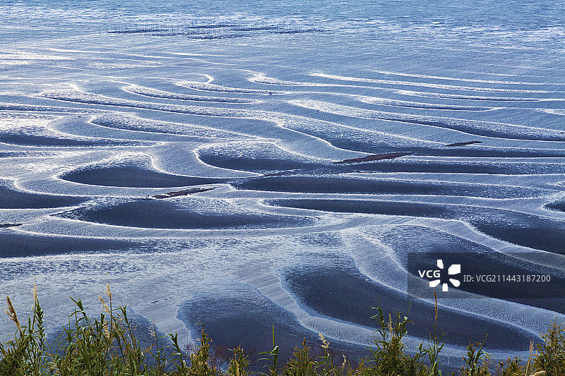 御舆来海滩和大海的沙纹，日本熊本县宇土市户口町图片素材
