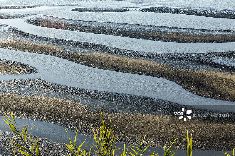 御舆来海滩和大海的沙纹，日本熊本县宇土市户口町图片素材