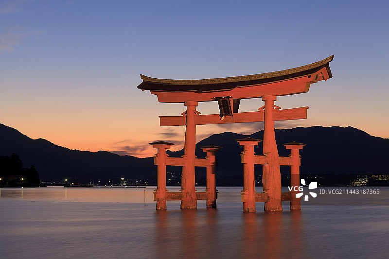 日本广岛县廿日市市严岛神社鸟居图片素材