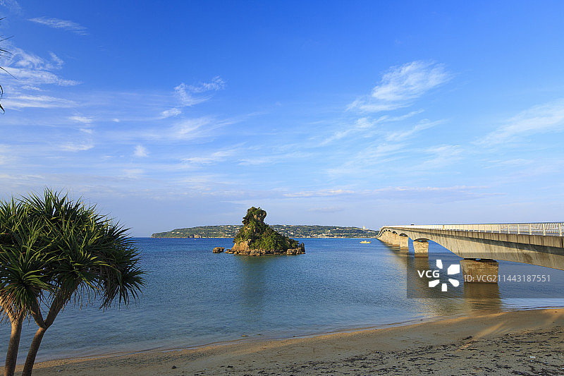 日本冲绳县国头郡古宇利大桥图片素材