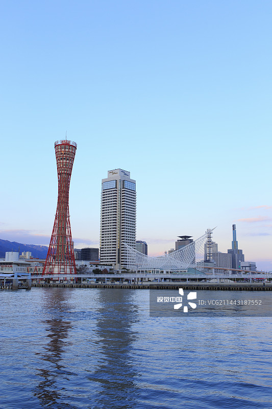 日本神户港塔的傍晚景色图片素材