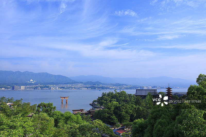 日本广岛县廿日市市的鸟居和严岛神社图片素材