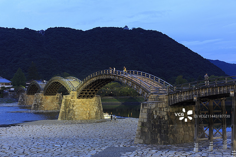 日本山口县岩国市锦带桥黄昏景色图片素材