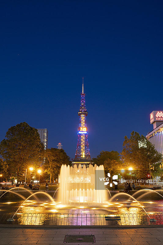 日本札幌大通公园与电视塔夜景图片素材