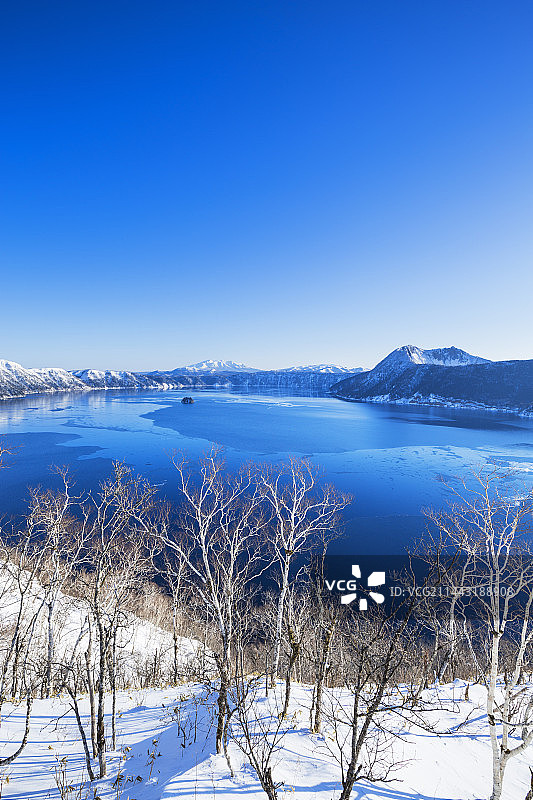 冬季的日本北海道弟子屈町摩周湖图片素材