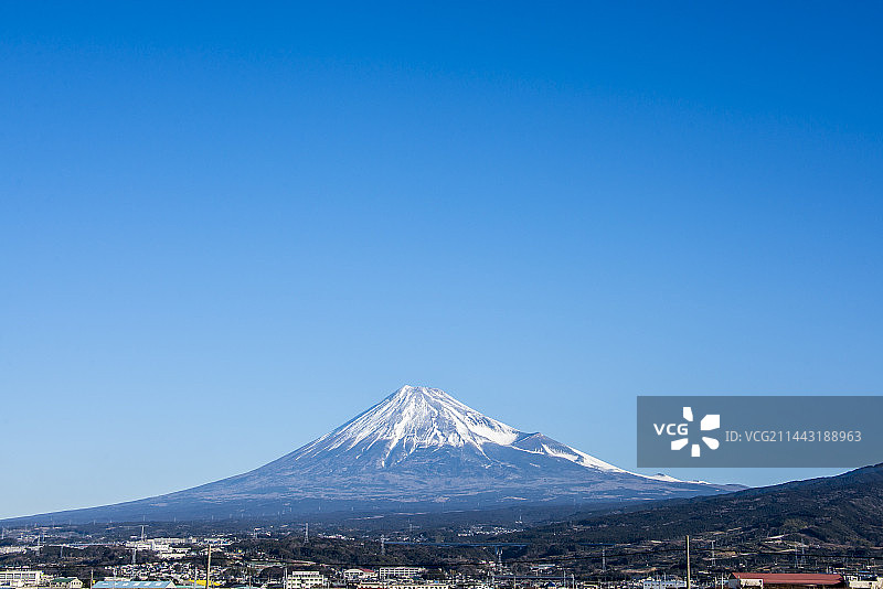 蓝天和富士山，日本静冈县图片素材