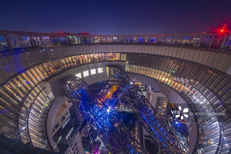 日本大阪府大阪北区梅田蓝天大厦夜景图片素材