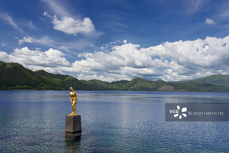 日本秋田县仙北市田泽湖和辰子雕像图片素材