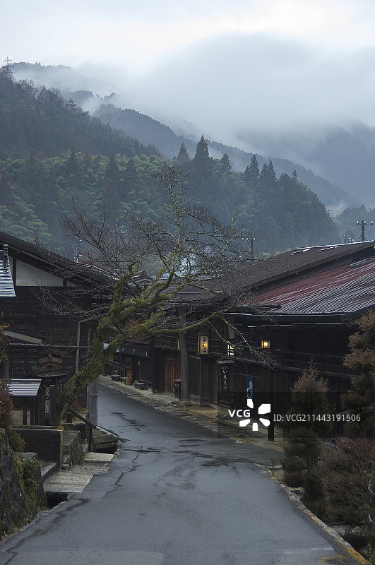 雨中的妻笼宿，日本长野县木曾郡图片素材