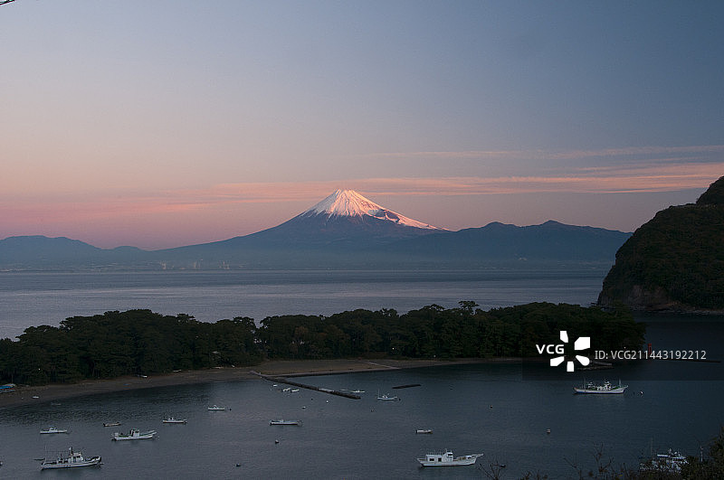 富士山日出，日本静冈县沼津市图片素材