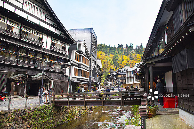 日本山形县秋季银山温泉图片素材
