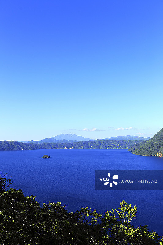 日本北海道弟子屈町第一展望台的摩周湖图片素材