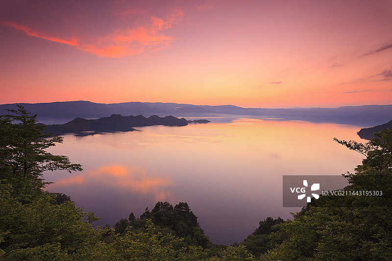 日本青森县十和田湖日落天空图片素材