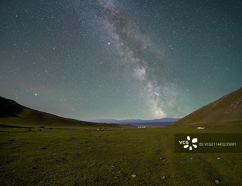 赛里木湖银河升起图片素材