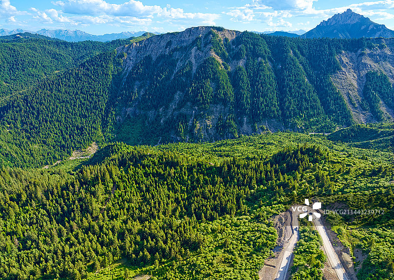 夏季航拍甘肃甘南迭部县扎尕那自然景观图片素材