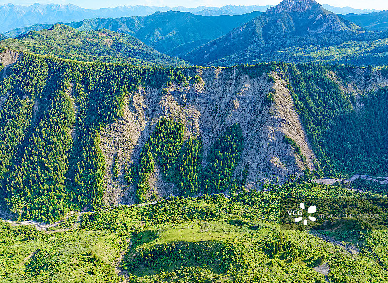 夏季航拍甘肃甘南迭部县扎尕那自然景观图片素材