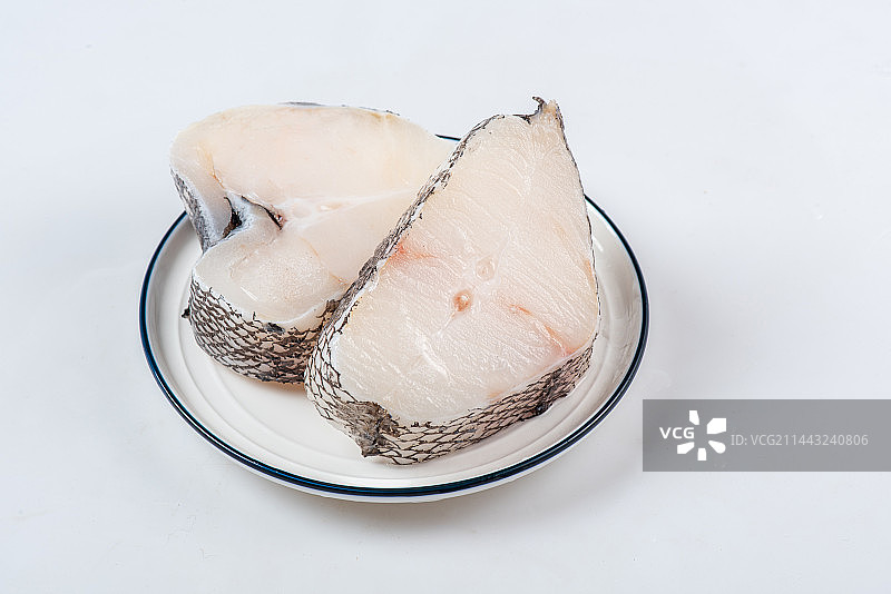 白底上的冷冻鳕鱼肉块特写图片素材
